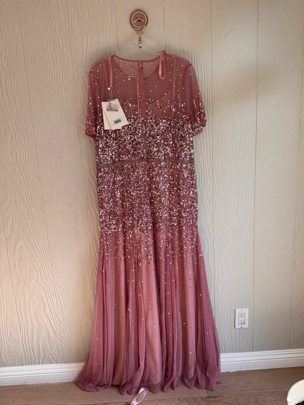 NEW MAC DUGGAL High Neck Short Sleeve Sequin Embellished Gown Sz: 18 #93909 - Picture 7 of 13